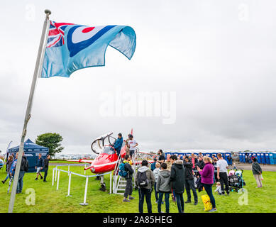 Freccia rossa BAE Systems Hawk aereo sul display, airshow nazionale, East Fortune, Scotland, Regno Unito Foto Stock