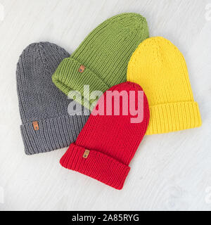 Accogliente insieme a maglia di cappelli Foto Stock