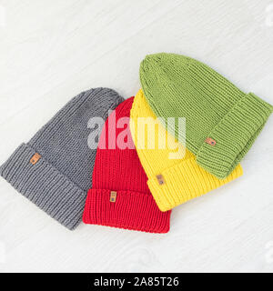Accogliente insieme a maglia di cappelli Foto Stock