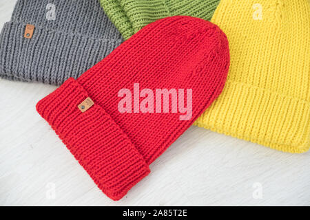 Accogliente insieme a maglia di cappelli Foto Stock