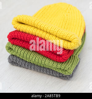 Accogliente insieme a maglia di cappelli Foto Stock