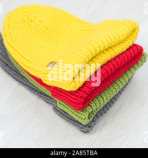 Accogliente insieme a maglia di cappelli Foto Stock