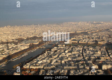 Parigi vista aerea dalla Torre Eiffel Foto Stock