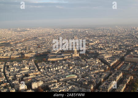 Parigi vista aerea dalla Torre Eiffel Foto Stock
