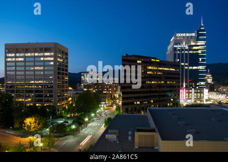 Vista notturna della Skyline di Boise Idaho Foto Stock