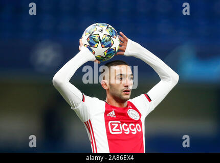 Londra, Regno Unito. Novembre 05 Hakim Ziyech di Ajax durante la Champion League Gruppo H tra Chelsea e Alax presso la Stanford Bridge Stadium , Londra, Foto Stock