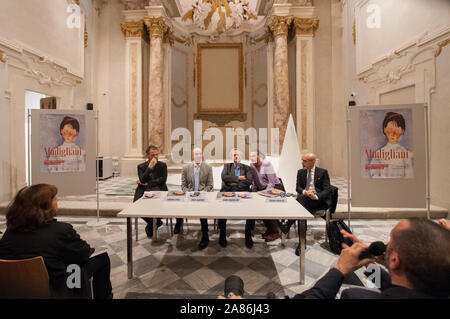 Premere il tasto Conferenza per l'apertura del "Modigliani e Montparnasse avventura" mostra presso il luogo Pio chiesa di Livorno Foto Stock