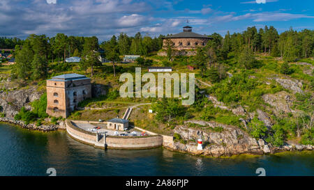 Un hotel e bar lungo le vie navigabili vicino a Stoccolma, Svezia. Foto Stock