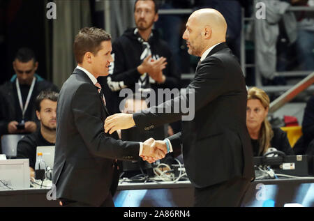 Bologna, Italia, 06 Nov 2019, jaka lakovic, pullman ratiopharm ulm (sin.) e aleksandar djordjevic, coach virtus segafredo bologna durante il Segafredo Virtus Bologna vs Ratiopharm Ulm - Basket campionato EuroCup - Credit: LPS/Michele Nucci/Alamy Live News Foto Stock