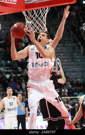 Bologna, Italia. 6 Nov, 2019. christoph philipps (ratiopharm ulm)durante il Segafredo Virtus Bologna vs Ratiopharm Ulm, Basket campionato EuroCup a Bologna, Italia, 06 novembre 2019 - LPS/Michele Nucci Credito: Michele Nucci/LP/ZUMA filo/Alamy Live News Foto Stock