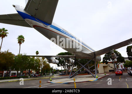 United Airlines Douglas DC-8 Jet Mainliner N8066U ubicato presso la California Science Center, Exposition Park, Los Angeles - California Foto Stock