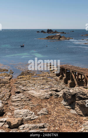 La scialuppa di salvataggio abbandonate stazione presso la lucertola sulla costa sud ovest percorso. Foto Stock