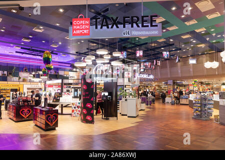 Duty-free shop im Flughafen von Kopenhagen | Duty-free shop dell'aeroporto di Copenhagen | [ © Guido Schiefer Melchiorstr. 14 B, 50670 K o e l n; Tel.: (+49) Foto Stock