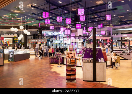 Duty-free shop im Flughafen von Kopenhagen | Duty-free shop dell'aeroporto di Copenhagen | [ © Guido Schiefer Melchiorstr. 14 B, 50670 K o e l n; Tel.: (+49) Foto Stock