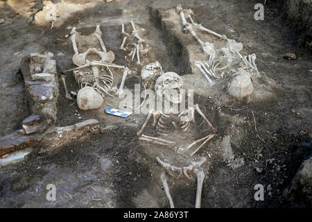 La Serbia, Settembre 27, 2019: resti umani dal periodo romano scoperto durante gli scavi archeologici di Vinča Foto Stock