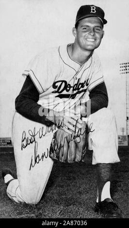 Vintage in bianco e nero foto souvenir di Major League Baseball player Don Drysdale con il Brooklyn Dodgers circa 1950s Foto Stock