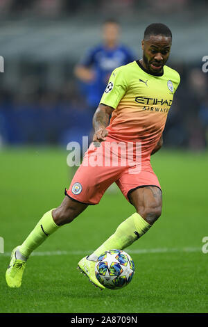 Milano, Italia. 6 Nov, 2019. Raheem Sterling del Manchester City durante la UEFA Champions League match tra Atalanta e Manchester City allo Stadio San Siro di Milano, Italia. Foto di Giuseppe mafia. Solo uso editoriale, è richiesta una licenza per uso commerciale. Nessun uso in scommesse, giochi o un singolo giocatore/club/league pubblicazioni. Credit: UK Sports Pics Ltd/Alamy Live News Foto Stock