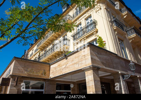 Lindt Chocolate shop a Baden Baden nella Foresta Nera, a sud-ovest della Germania Europa UE Foto Stock