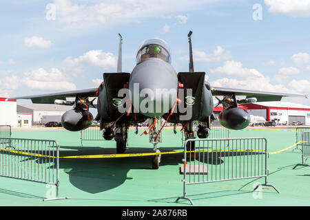 VANDALIA, OHIO / STATI UNITI D'America - 22 giugno 2018: Una United States Air Force F-15E Strike Eagle siede sul display statico al 2018 Vectren Airshow di Dayton. Foto Stock