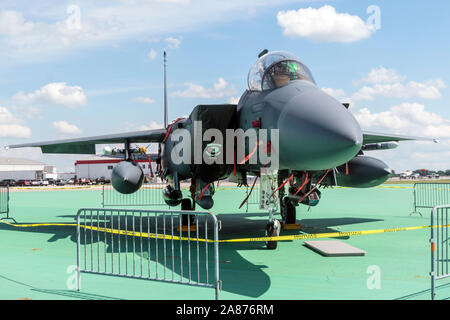 VANDALIA, OHIO / STATI UNITI D'America - 22 giugno 2018: Una United States Air Force F-15E Strike Eagle siede sul display statico al 2018 Vectren Airshow di Dayton. Foto Stock