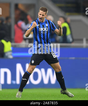 Milano, Italia. 6 Nov, 2019. Atalanta's Mario Pasalic celebra durante la UEFA Champions League Gruppo C partita di calcio tra Atalanta e Manchester City in Milano, Italia, nov. 6, 2019. Credito: Alberto Lingria/Xinhua/Alamy Live News Foto Stock