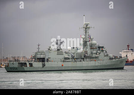 La marina portoghese frigate NRP D. Francisco de Almeida (F334) visto all'arrivo nel porto di Portsmouth, Regno Unito il 4 novembre 2019. Foto Stock