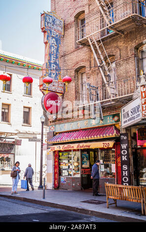 Una vista esterna del Panificio orientale in San Fransisco di China Town, California, Stati Uniti d'America. Foto Stock