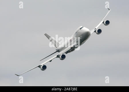 YPSILANTI, Michigan / STATI UNITI D'America - 25 agosto 2018: un Boeing 747 di proprietà di Kalitta Air esegue un volo al 2018 Thunder su Airshow Michigan. Foto Stock