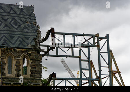 CHRISTCHURCH, Canterbury/NUOVA ZELANDA - Gennaio 30, 2016: [danneggiato la cattedrale di Christchurch puntellare fino dopo il terremoto del 2011.] Foto Stock