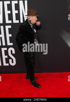 New York, NY - 6 Novembre 2019: Sir Ian McKellen assiste il buon bugiardo premiere a 787 7th Avenue a Manhattan Foto Stock