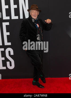 New York, NY - 6 Novembre 2019: Sir Ian McKellen assiste il buon bugiardo premiere a 787 7th Avenue a Manhattan Foto Stock