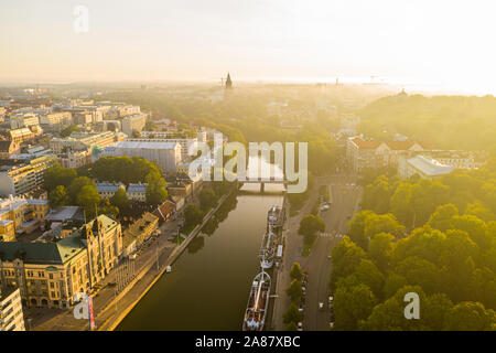 Il fiume Aura attraversa la città di Turku, in Finlandia Foto Stock