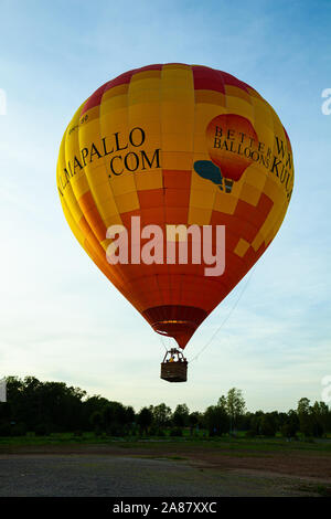 Mongolfiera tenuto spento Foto Stock