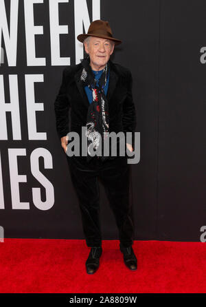 New York, NY - 6 Novembre 2019: Sir Ian McKellen assiste il buon bugiardo premiere a 787 7th Avenue a Manhattan Foto Stock