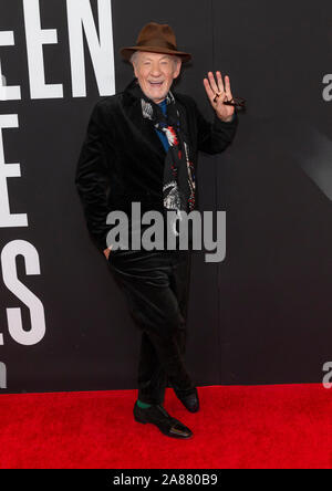 New York, NY - 6 Novembre 2019: Sir Ian McKellen assiste il buon bugiardo premiere a 787 7th Avenue a Manhattan Foto Stock