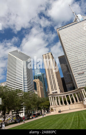 Wrigley Square e il Monumento millenario, il Millennium Park, il Loop, Chicago, Illinois, Stati Uniti d'America Foto Stock