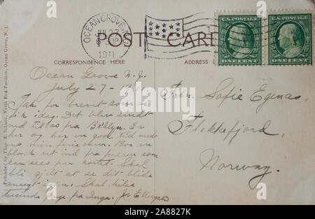 Vintage Post card con un centesimo timbro verde, abito e la scrittura in norvegese, affrancatura stampato in Ocean Grove N.J. in 19111 Foto Stock