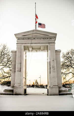 Arco della Pace all'Arco della Pace del valico di frontiera a confine con il Canada tra Stato di Washington e British Columbia a Blaine (US) e Douglas (BC) Foto Stock