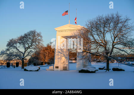 Arco della Pace all'Arco della Pace del valico di frontiera a confine con il Canada tra Stato di Washington e British Columbia a Blaine (US) e Douglas (BC) Foto Stock