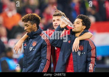 Champions League, Munich-Piraeus, Monaco di Baviera il 6 novembre 2019. Thomas MUELLER, Müller, FCB 25 Kingsley COMAN, FCB 29 Serge GNABRY, FCB 22 dopo la partita FC Bayern Munich - OLYMPIACOS Pireo di calcio UEFA Champions League , Monaco di Baviera, Novembre 06, 2019, STAGIONE 2019/2020, fase di gruppo ,gruppo B, FCB, Rossi, Baviera München © Peter Schatz / Alamy Live News Foto Stock