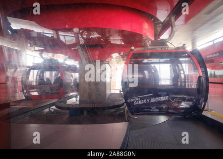 Mi Teleférico noto anche come Teleférico La Paz-El Alto, è una cabinovia urbana del sistema di transito che serve La Paz-El Alto area metropolitana in Bolivia Foto Stock