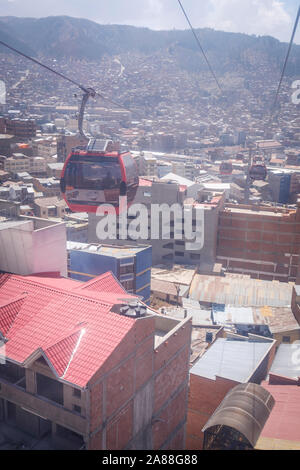 Mi Teleférico noto anche come Teleférico La Paz-El Alto, è una cabinovia urbana del sistema di transito che serve La Paz-El Alto area metropolitana in Bolivia Foto Stock