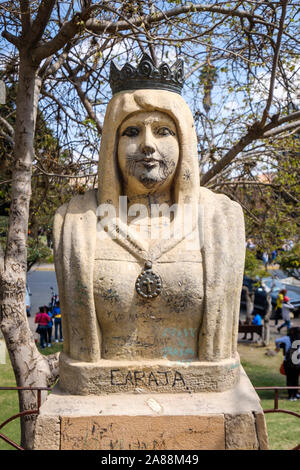 Busto di giovane donna alla Simon Bolivar Park in Sucre, Bolivia Foto Stock