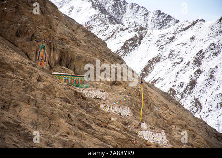 Visualizzare il paesaggio di Leh Stok monastero o Stok Gompa Palace a Leh Ladakh Village durante la stagione invernale in Jammu e Kashmir India Foto Stock