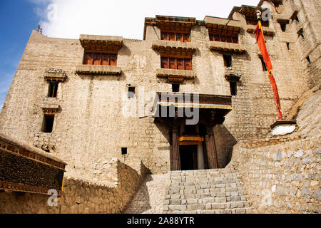 Visualizzare il paesaggio di Leh Stok monastero o Stok Gompa Palace a Leh Ladakh Village durante la stagione invernale in Jammu e Kashmir India Foto Stock