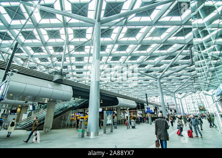 Den Haag, Paesi Bassi. 07 Nov, 2019. DEN HAAG, 07-11-2019, la stazione ferroviaria centrale di La Hague CS. Credito: Pro scatti/Alamy Live News Foto Stock