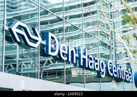 Den Haag, Paesi Bassi. 07 Nov, 2019. DEN HAAG, 07-11-2019, la stazione ferroviaria centrale di La Hague CS. Credito: Pro scatti/Alamy Live News Foto Stock