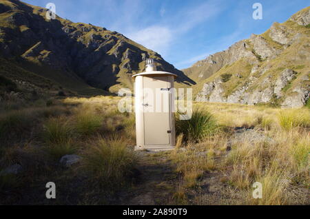 Highland Creek capanna. Te Araroa Trail. Motatapu Via Alpina. Isola del Sud. Nuova Zelanda Foto Stock