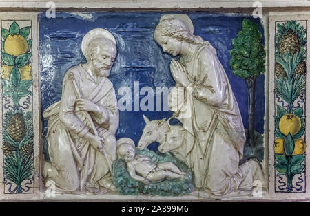 Italia Toscana Arezzo : Museo Nazionale di Arte Medievale e Moderna: Bottega di Andrea della Robbia: Natività Foto Stock