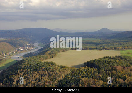 Vista da Lilienstein verso Bad Schandau Foto Stock